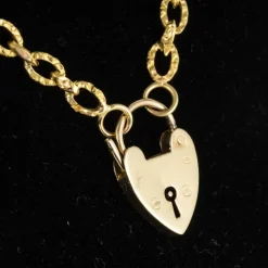 Chaine ancienne ciselée et son cadenas en forme de coeur