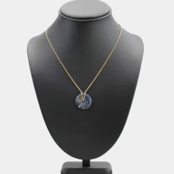 Chaine en or et son disque de lapis lazuli