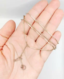 Chaine sautoir antique or blanc à maille bâtonnets finement travaillés