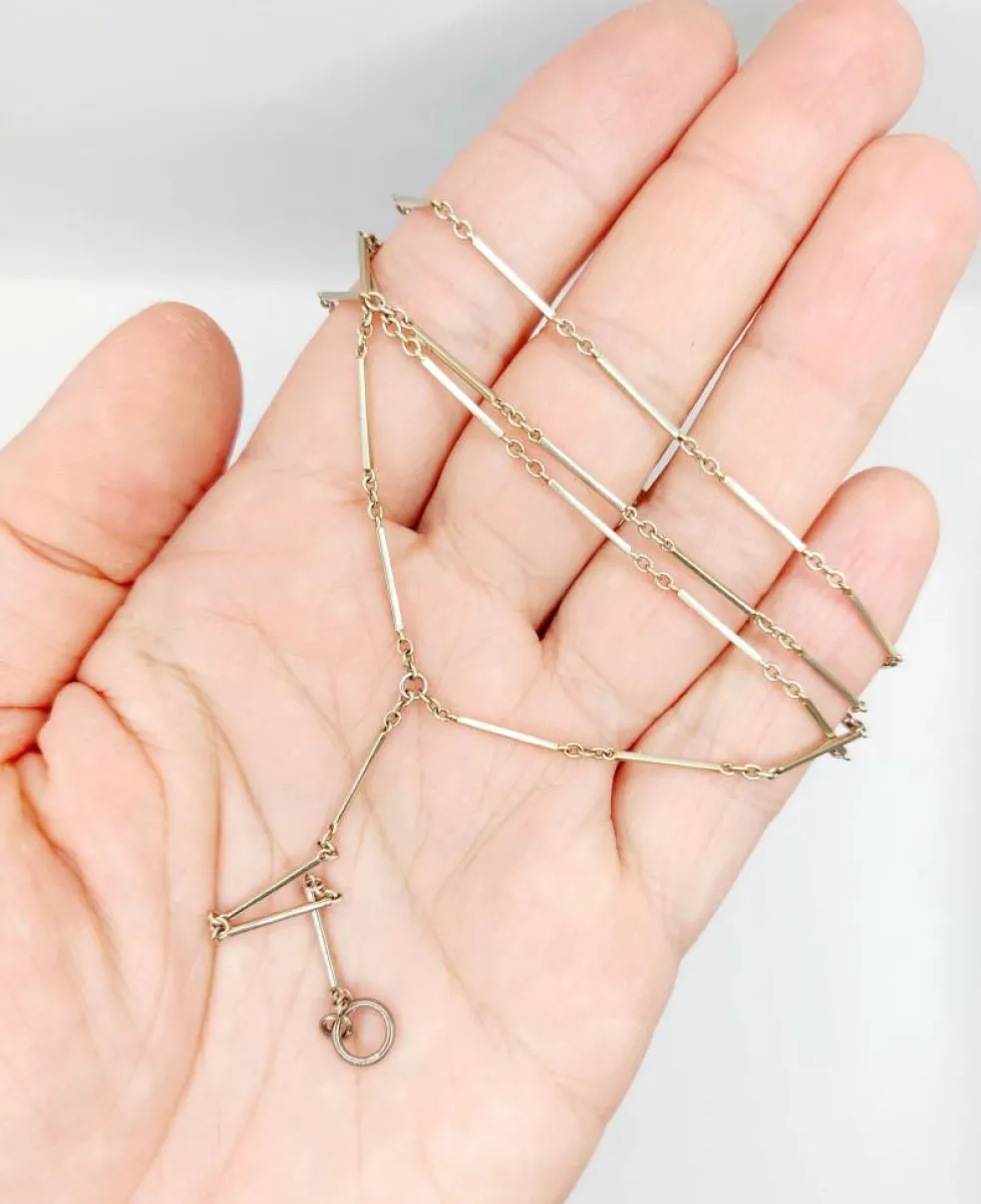 Chaine sautoir antique or blanc à maille bâtonnets finement travaillés