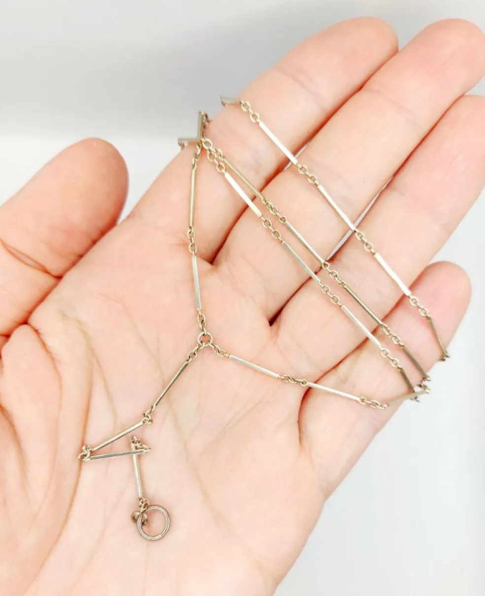 Chaine sautoir antique or blanc à maille bâtonnets finement travaillés