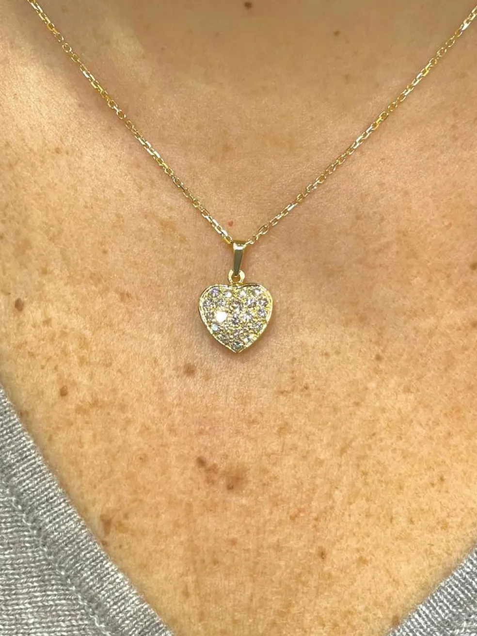 Chaîne et pendentif cœur en or jaune et diamants