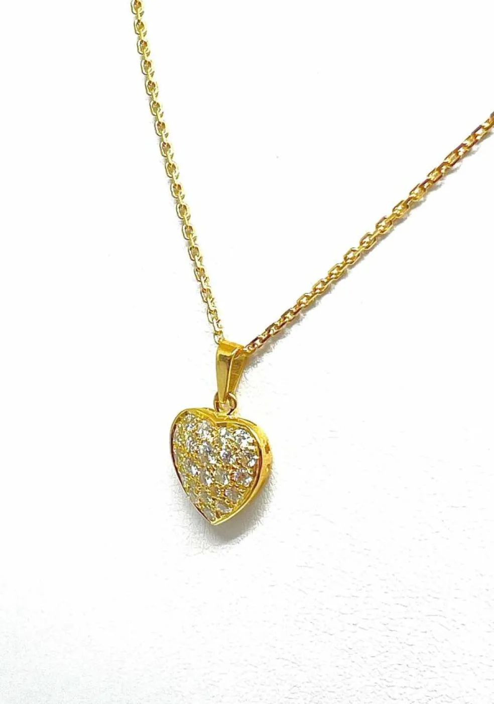 Chaîne et pendentif cœur en or jaune et diamants