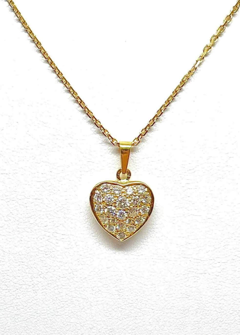 Chaîne et pendentif cœur en or jaune et diamants