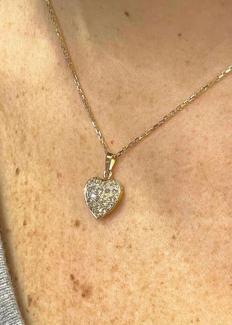 Chaîne et pendentif cœur en or jaune et diamants