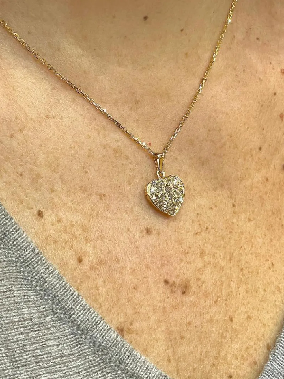 Chaîne et pendentif cœur en or jaune et diamants