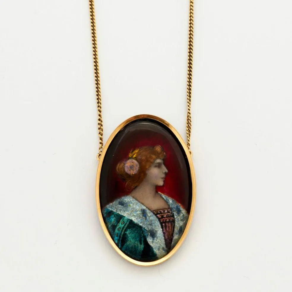 Chaîne et Pendentif en or jaune, miniature émaillée