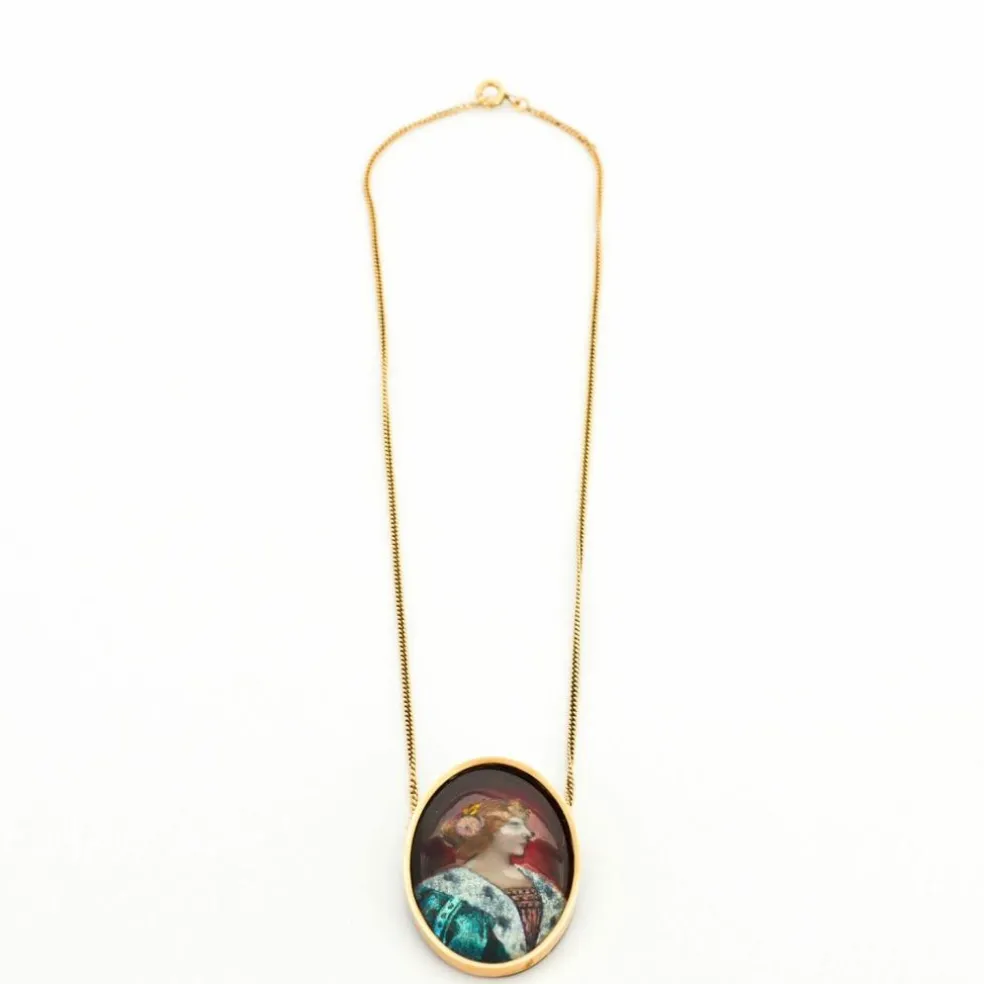 Chaîne et Pendentif en or jaune, miniature émaillée