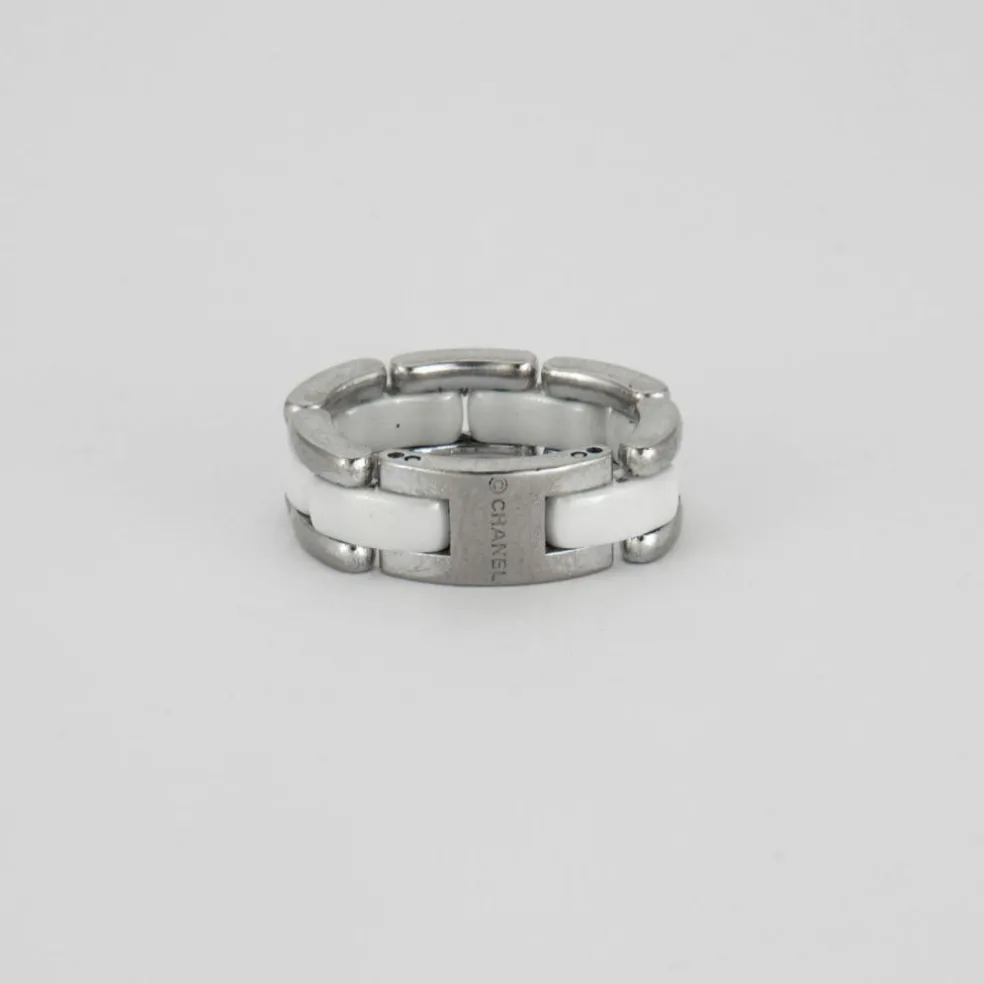 CHANEL - Bague "Ultra" céramique blanche