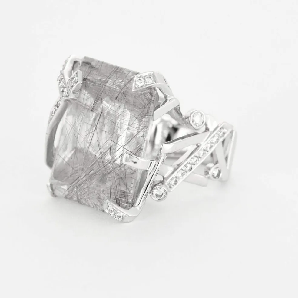 CHANEL - Cristaux glacés - Bague or gris, diamants, quartz