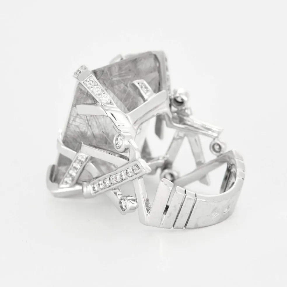 CHANEL - Cristaux glacés - Bague or gris, diamants, quartz