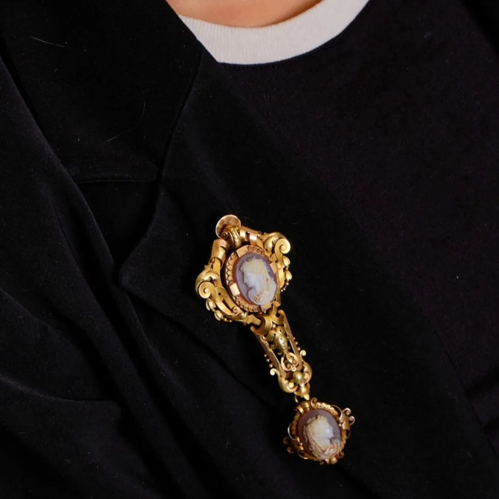 Chatelaine revisitée en Broche