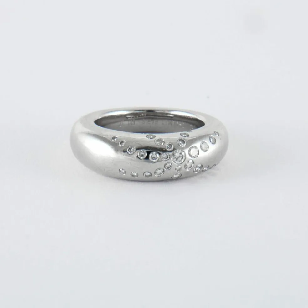 CHAUMET - Bague Feu D'artifice or blanc diamants.