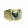 Chevalière carrée, diamants et saphir