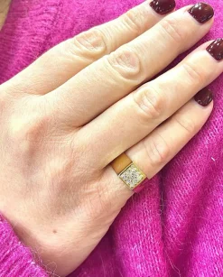 Chevalière en or jaune, diamants