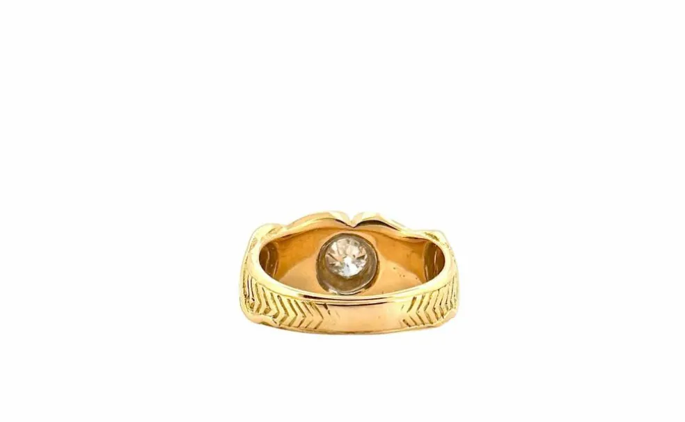 Chevalière en or jaune et platine sertie d’un diamant
