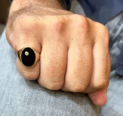 Chevalière en or jaune onyx et diamant