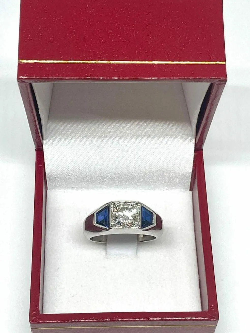 Chevalière or blanc diamant 0,92 carat saphirs synthétiques