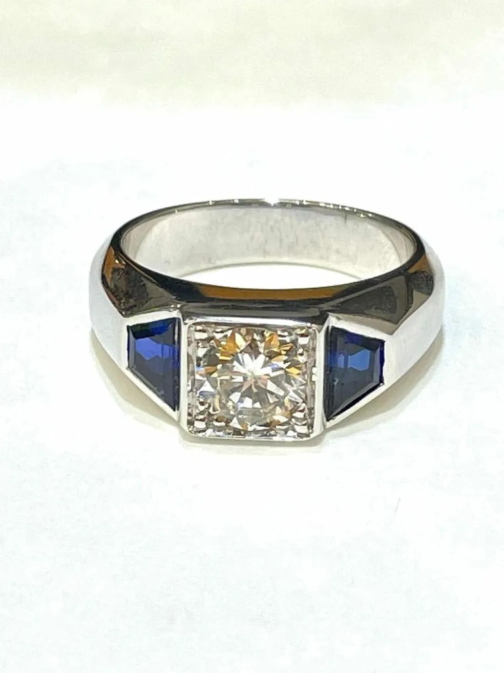 Chevalière or blanc diamant 0,92 carat saphirs synthétiques