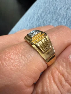 Chevalière or jaune et diamant