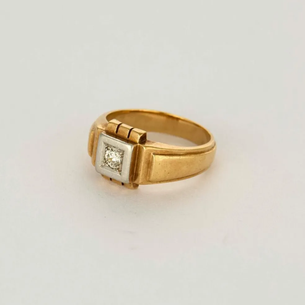 Chevalière or jaune et gris centré d'un diamant
