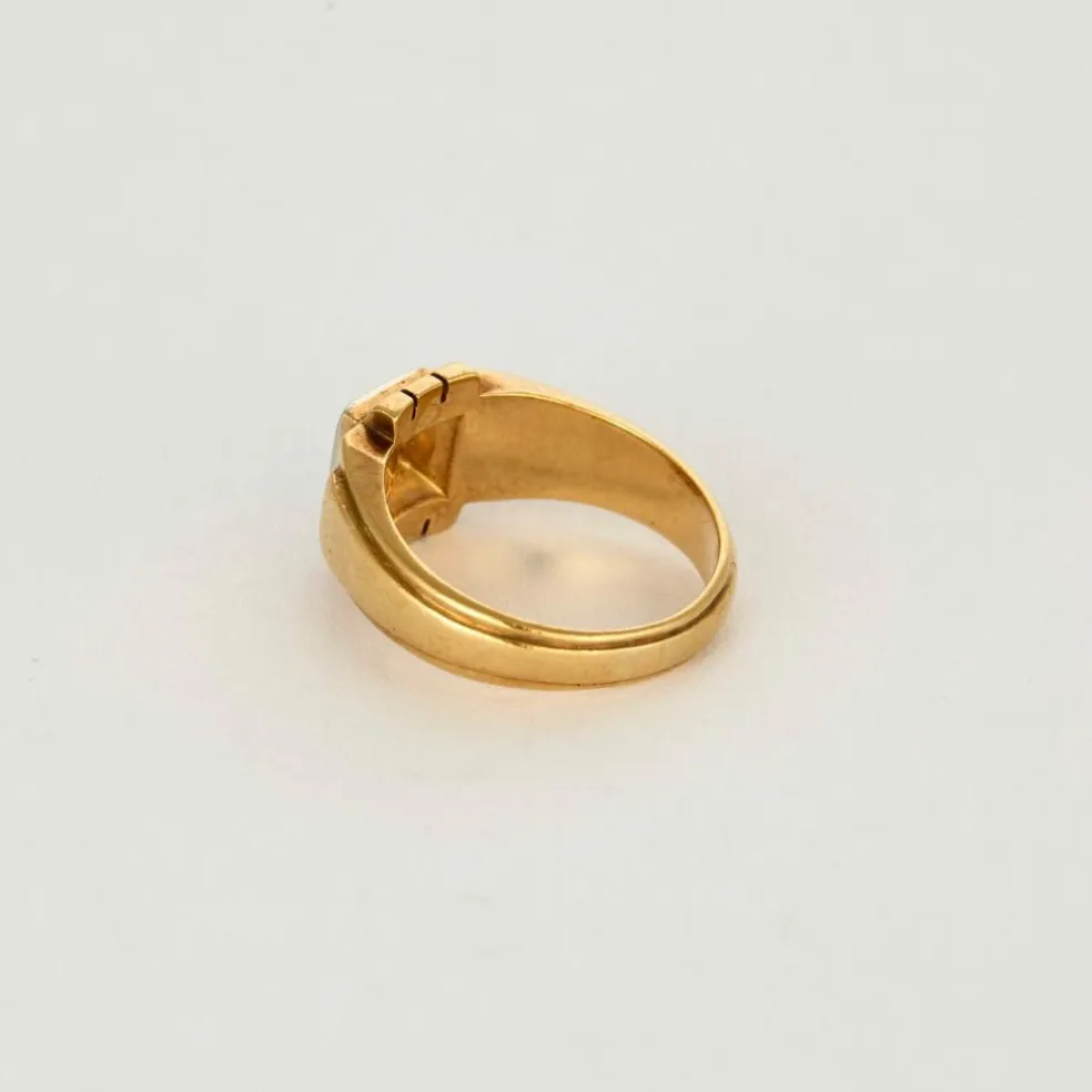 Chevalière or jaune et gris centré d'un diamant
