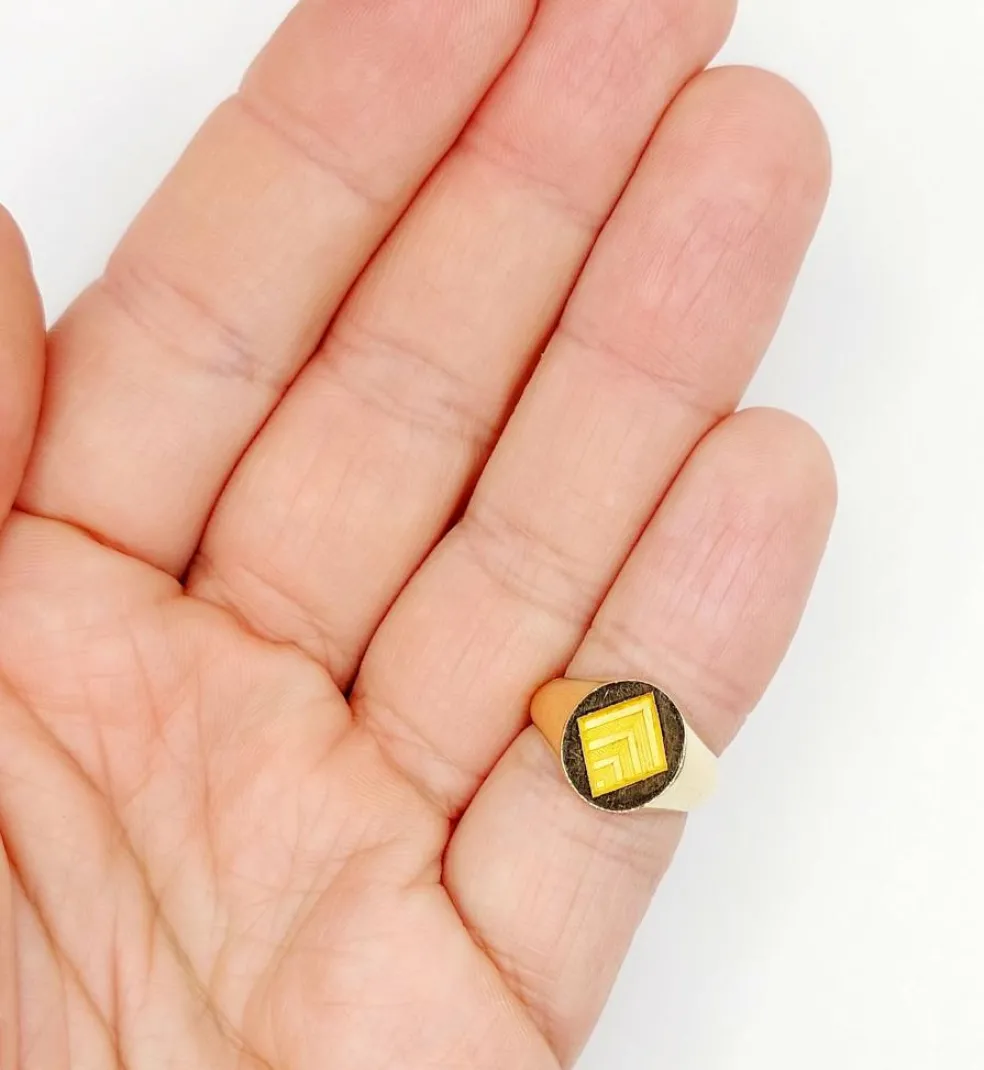 Chevalière vintage or jaune 18k armoiries française blason géométrique, sceau