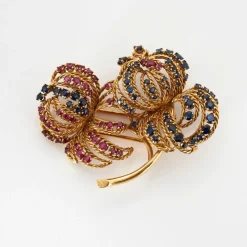 Clip chrysanthèmes or jaune, rubis et saphirs