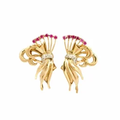 Clip d'oreilles "Gerbes" en or jaune, rubis synthétiques et diamants