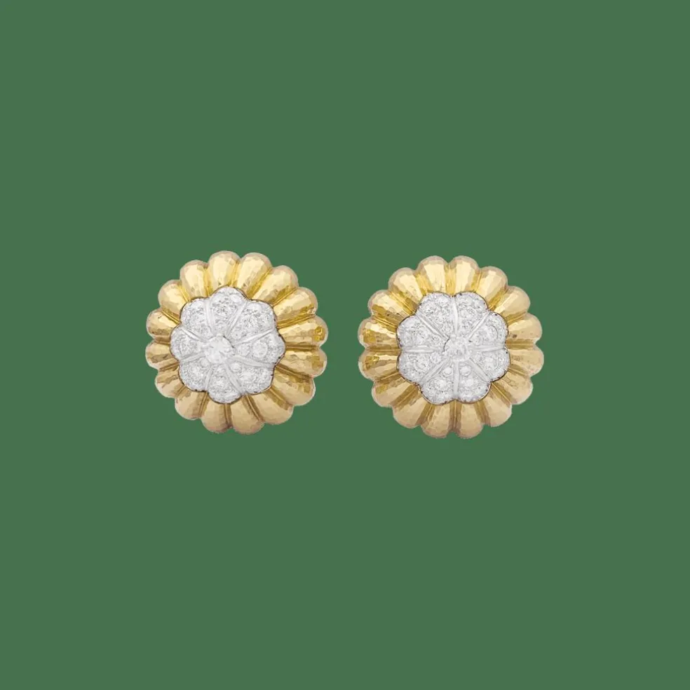 Clips d'oreilles David Webb, "Boutons", platine, or jaune, diamants.