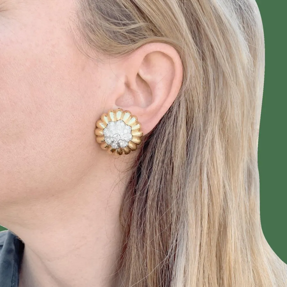 Clips d'oreilles David Webb, "Boutons", platine, or jaune, diamants.