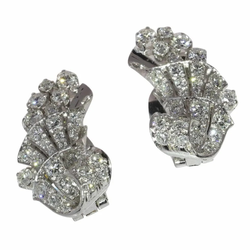 Clips d'oreilles en diamant platine des années 1950 avec une touche Art déco