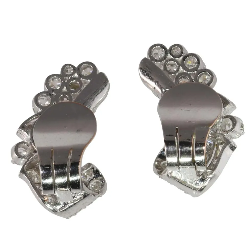 Clips d'oreilles en diamant platine des années 1950 avec une touche Art déco