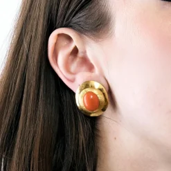 Clips d'oreilles Vintage en or jaune et corail cabochon
