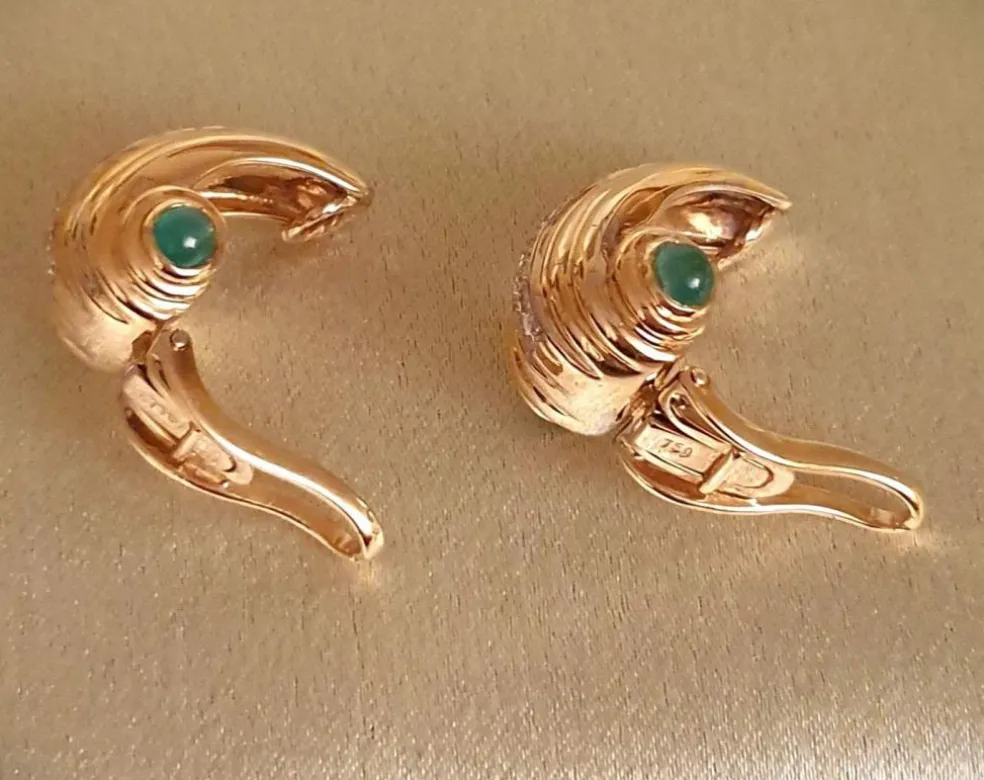 CLIPS OR JAUNE - 1 LIGNE DE DIAMANTS et 2 CABOCHONS d'EMERAUDES