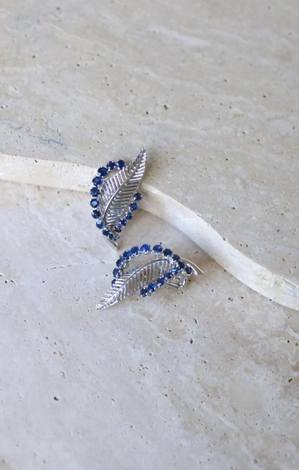 Clips Plume Or Blanc et Saphirs Années 60