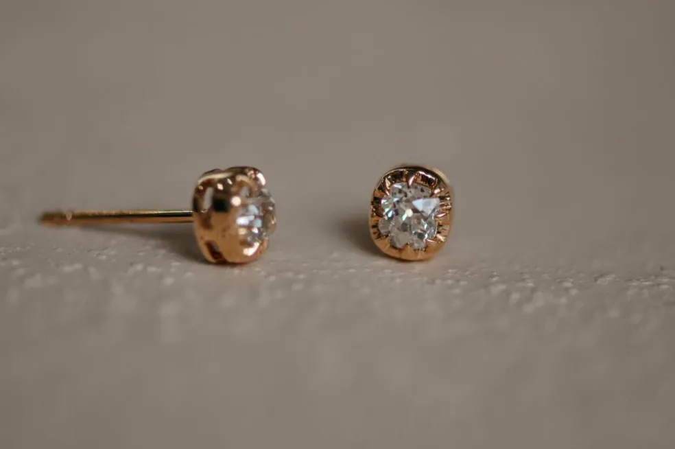 Clous d'oreilles en diamants antiques provenant d'une ancienne mine
