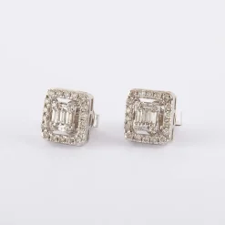 Clous d'oreilles en or blanc, diamants