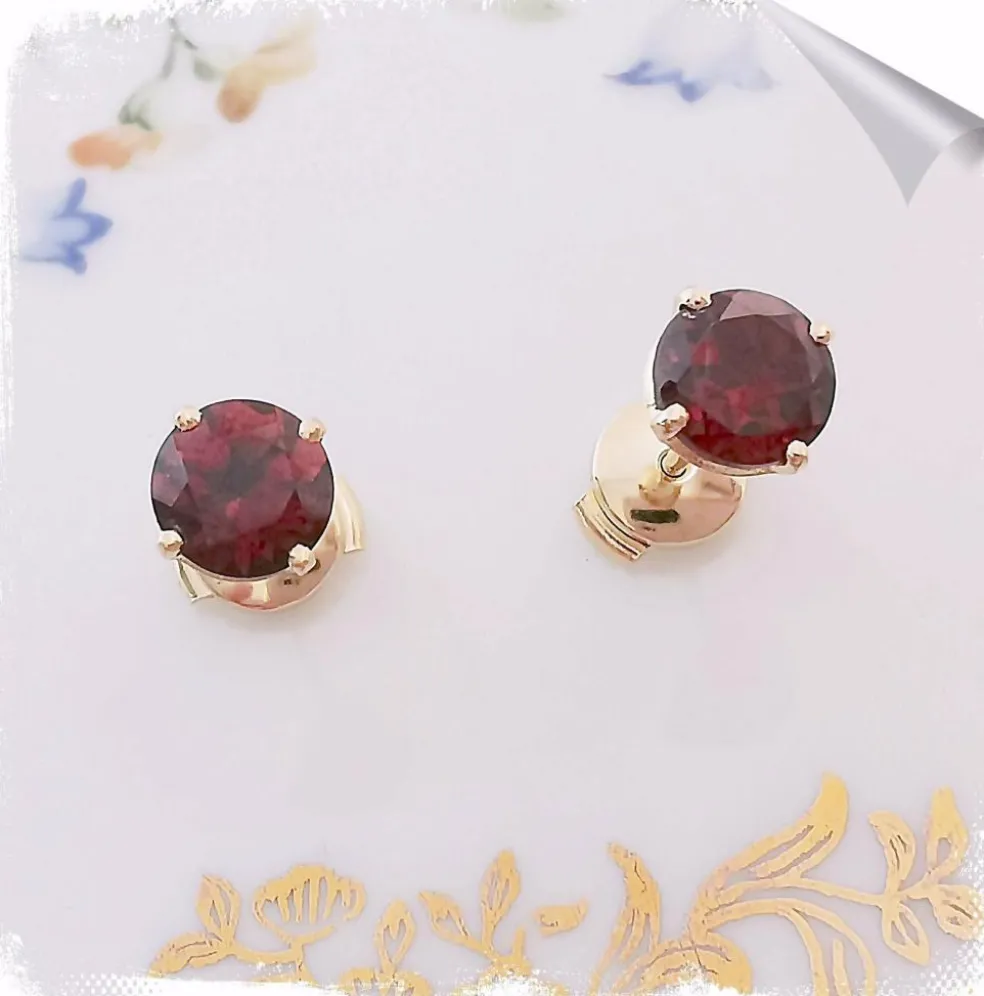 Clous d'oreilles Grenats Ø 6 mm