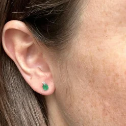 Clous d'oreilles Or gris Emeraude Diamant