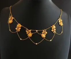Collerette Motifs De Roses Et Ornée De Perles, Or Jaune