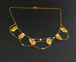Collerette Motifs De Roses Et Ornée De Perles, Or Jaune