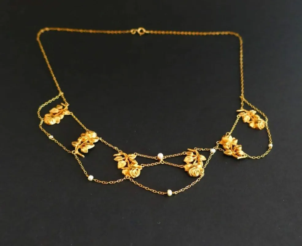 Collerette Motifs De Roses Et Ornée De Perles, Or Jaune