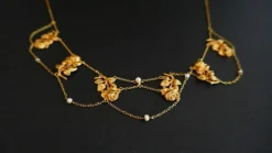 Collerette Motifs De Roses Et Ornée De Perles, Or Jaune