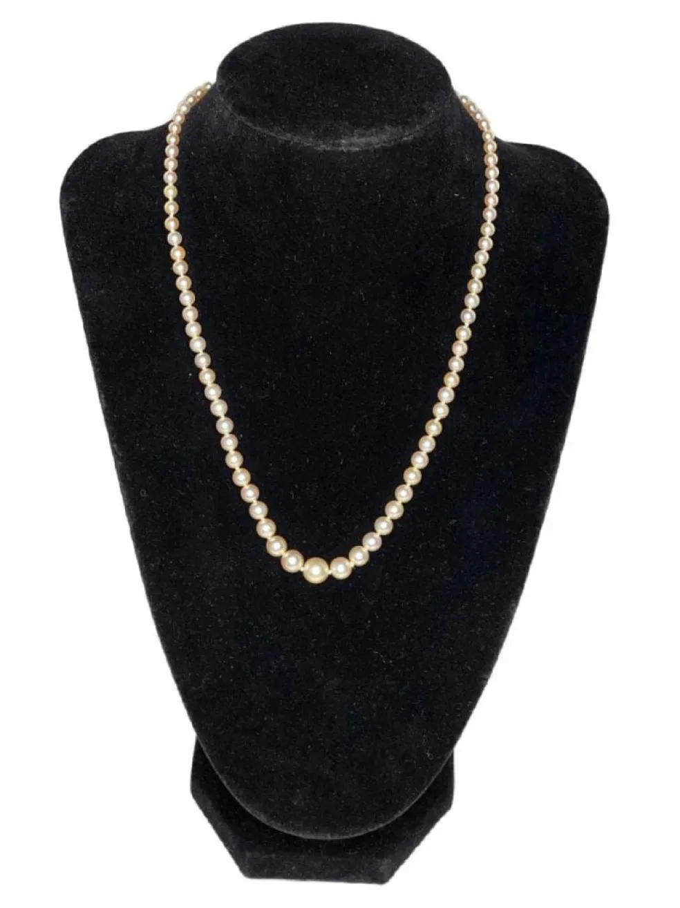 Collier 85 Perles de culture Akoya fermoir Platine et Diamants 43 cm