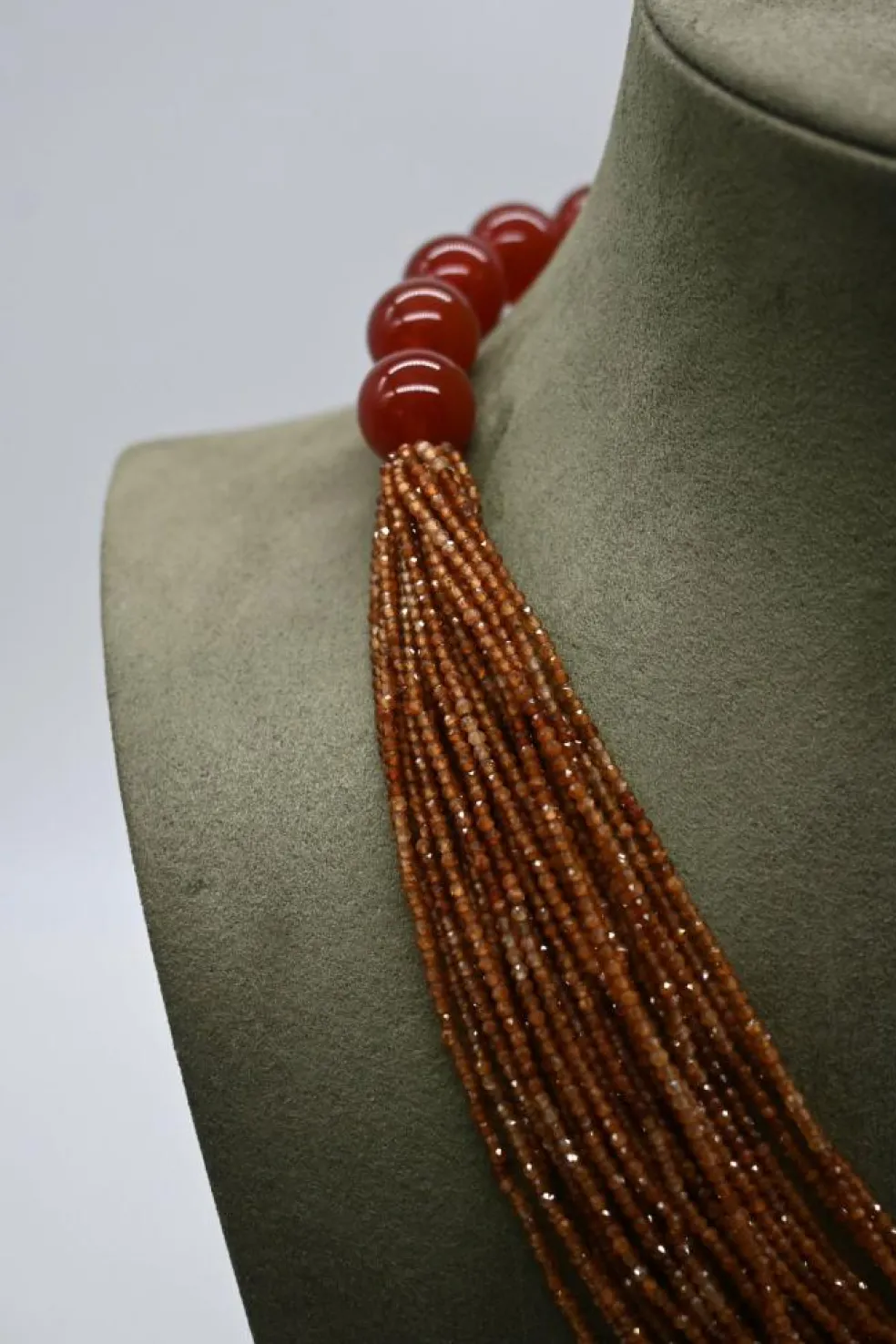 Collier agathe hessonite rouge et bakélite