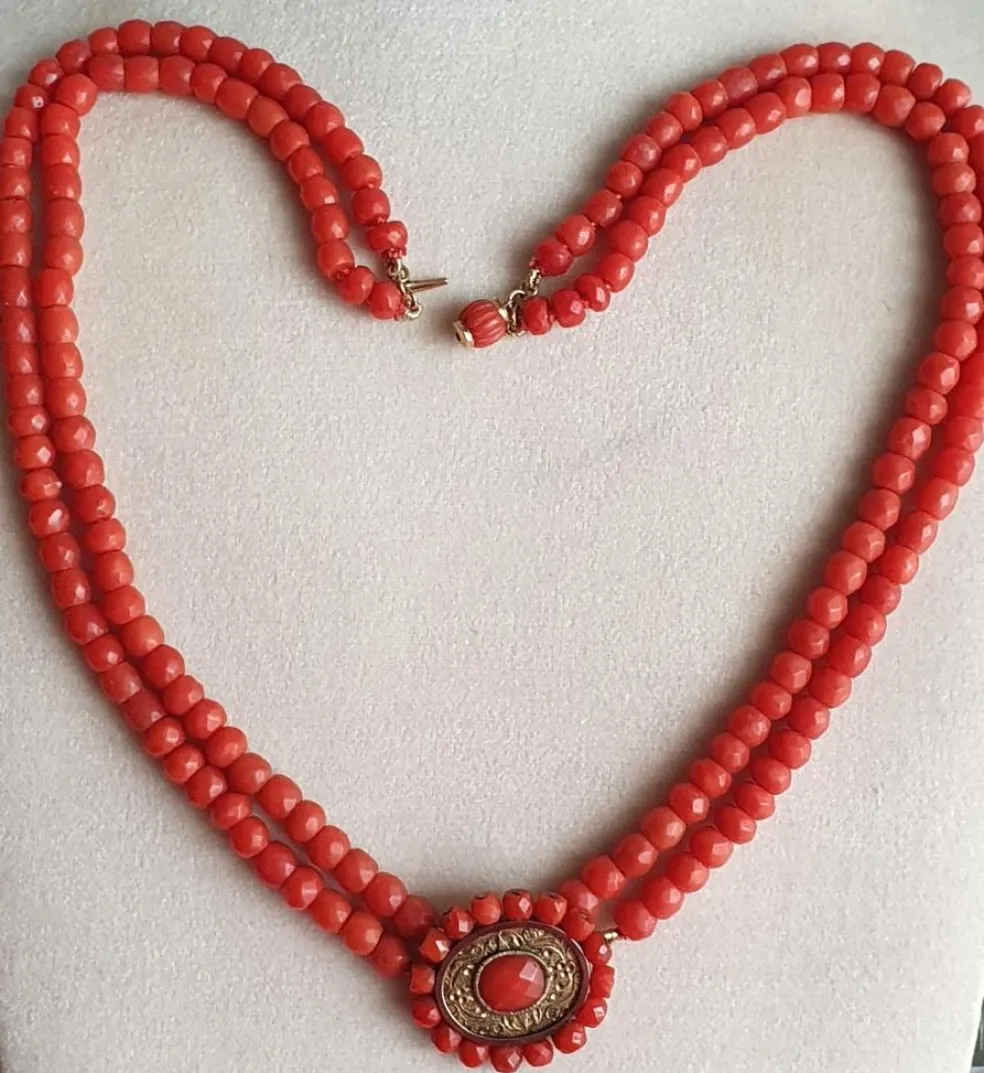 Collier ancien 2 rangs de corail facetté avec motif central - 19ème siècle