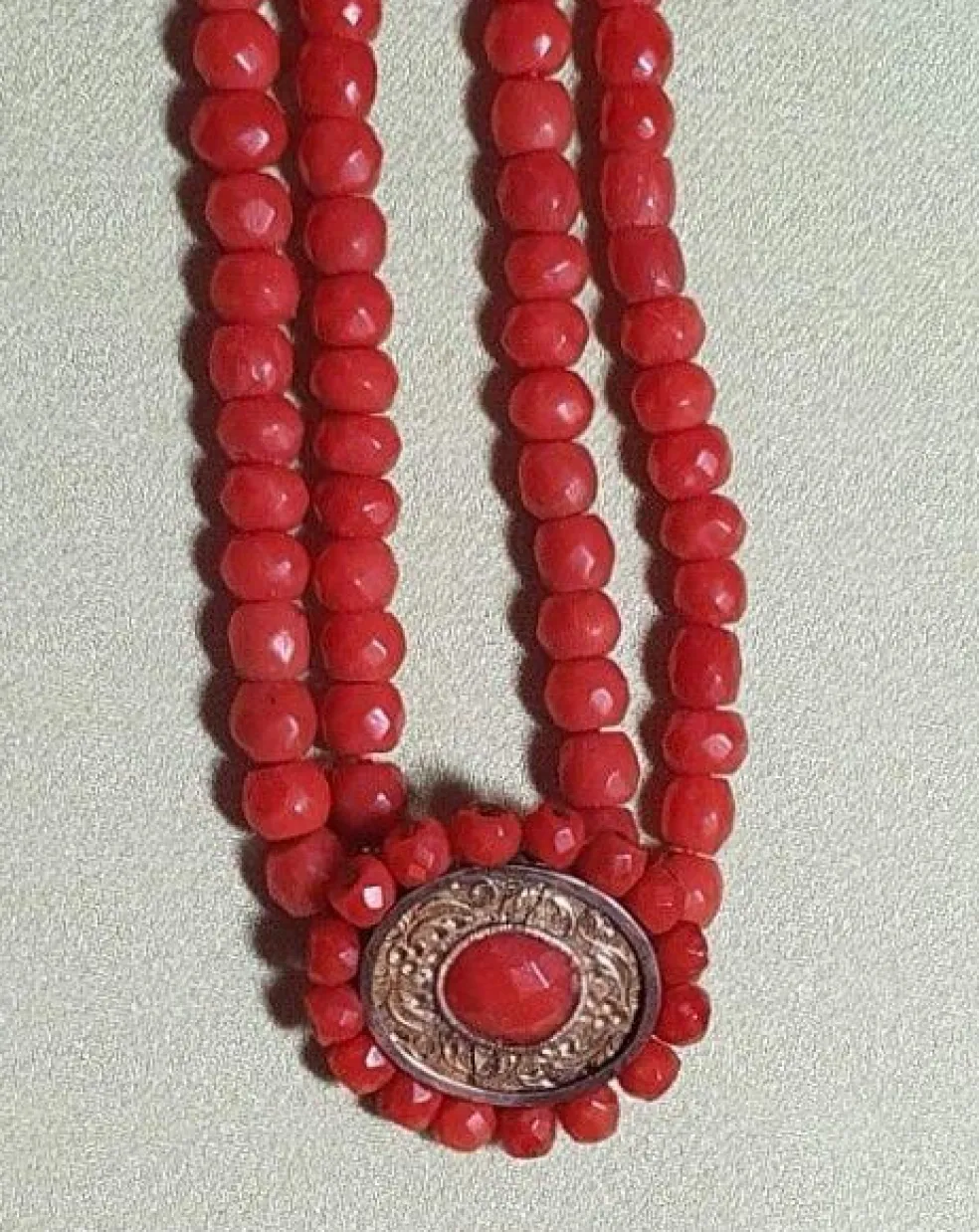 Collier ancien 2 rangs de corail facetté avec motif central - 19ème siècle