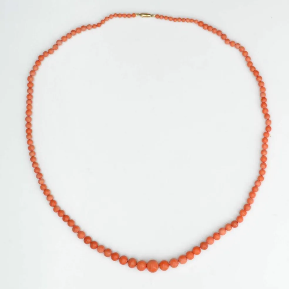 Collier ancien de perles de corail naturel