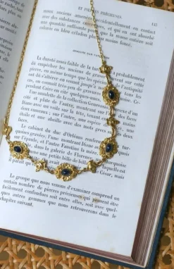 Collier Ancien Draperie Or Jaune et Saphir